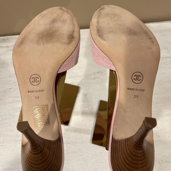 CHANEL Beautiful Pink Heeled Mules - Picture 3 of 4